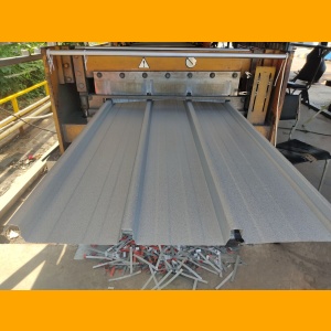 เมทัลชีทสีอลูซิงค์ ลอนคลิปล็อค ความหนา 0.40 mm.